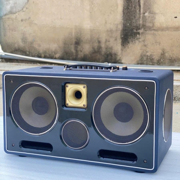 Loa xách tay JBB J-Z30R với hệ thống 6 đường tiếng