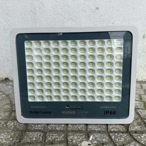 Đèn Năng lượng mặt trời Yisoko ánh sáng trắng M100, 200W, 300W, 400W HIỆN ĐẠI, CAO CẤP