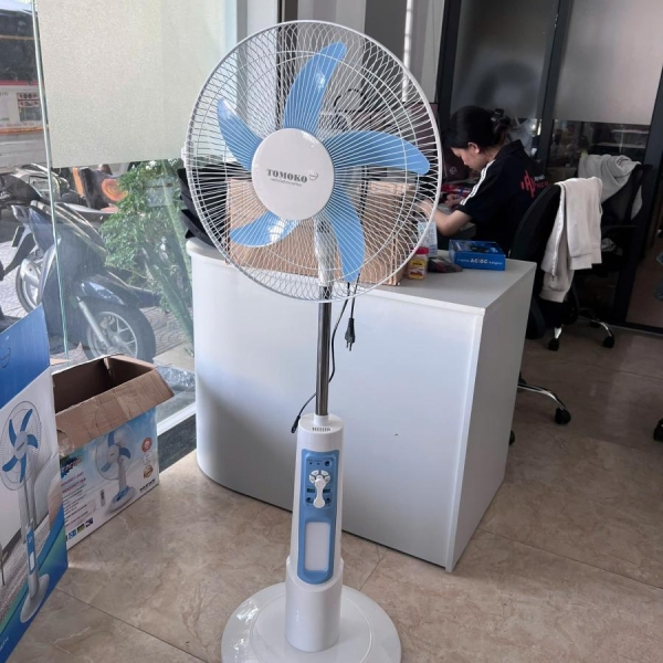 Quạt tích điện 8826 với công suất 45W