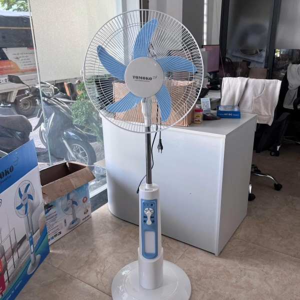 Quạt tích điện 8826 với công suất 45W