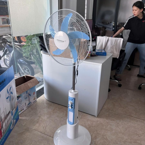 Quạt tích điện 8826 với công suất 45W